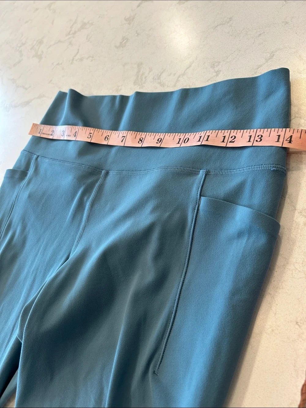 Athleta Salutation Stash Pocket II Capri Yoga Athletic Medium M